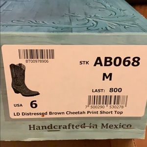 Corral boots size 6 worn once 💕